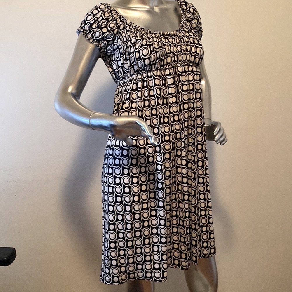AGB XL Dress, 98% Polyester 2 Spandex, in a beautiful white and Black Pattern.